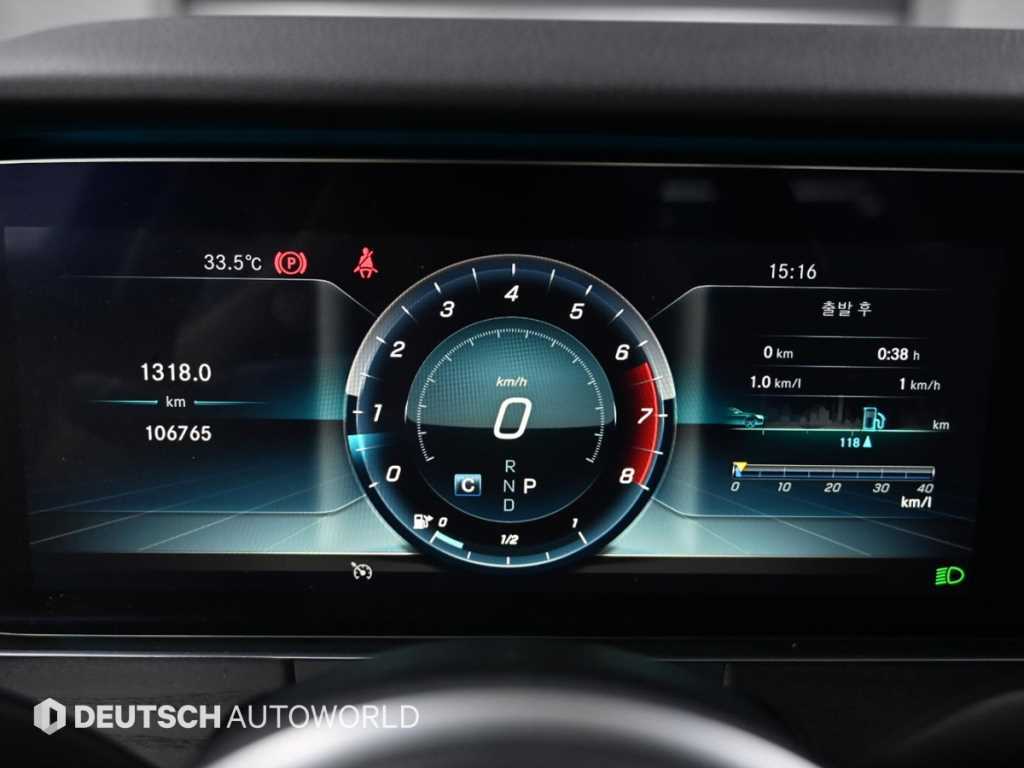Mercedes-Benz E-Class — photo 08