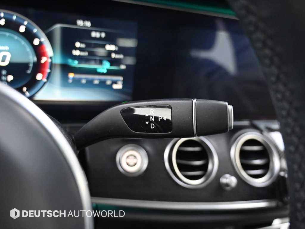 Mercedes-Benz E-Class — photo 09