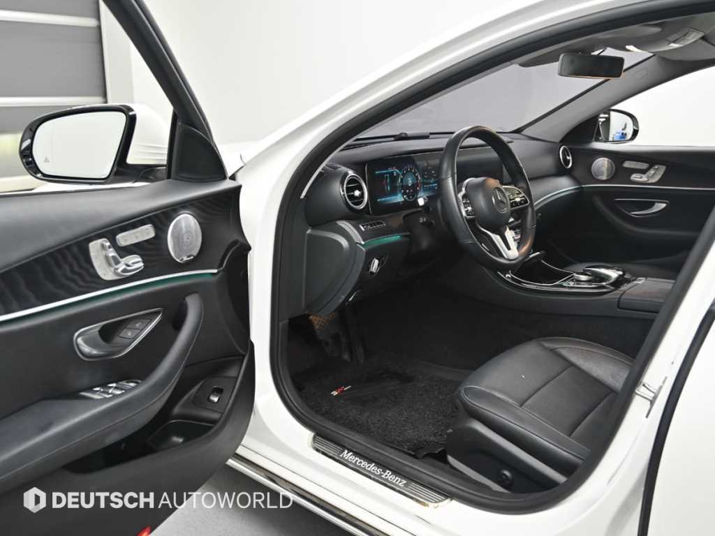 Mercedes-Benz E-Class — photo 11