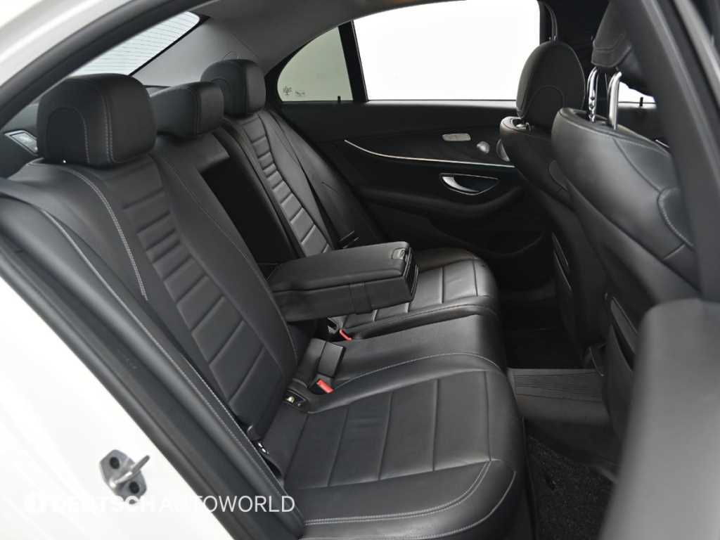 Mercedes-Benz E-Class — photo 12