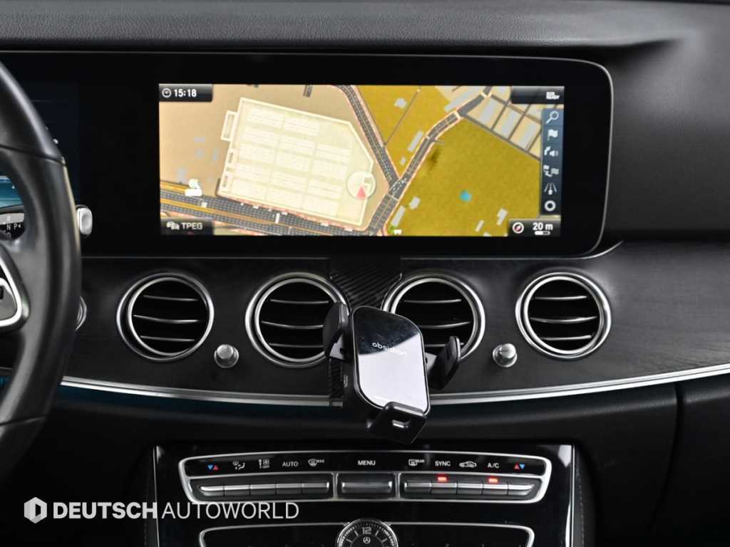 Mercedes-Benz E-Class — photo 14
