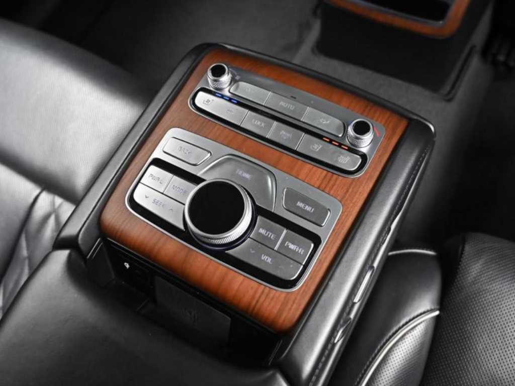 Kia K9 — photo 16