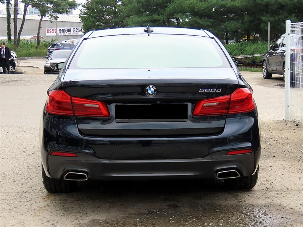 BMW 5-Series — photo 04