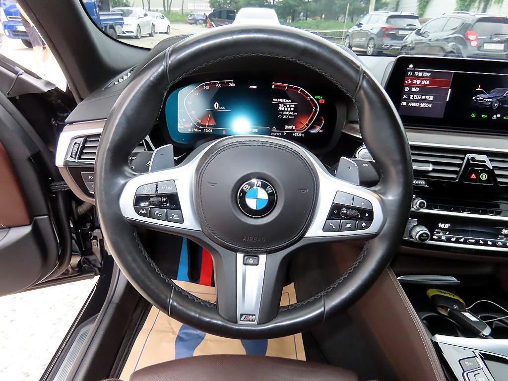 BMW 5-Series — photo 08