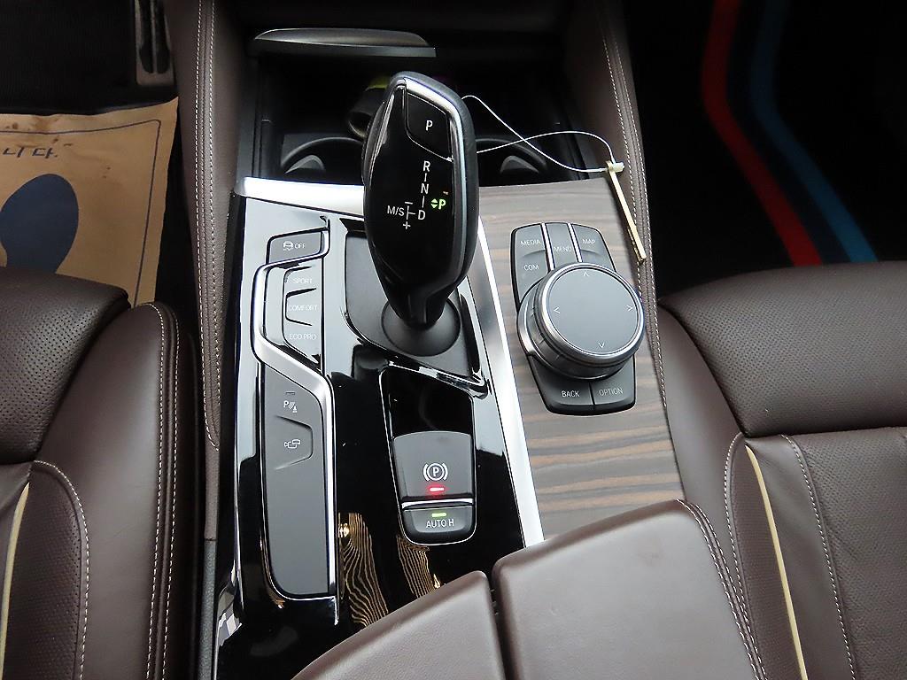BMW 5-Series — photo 11