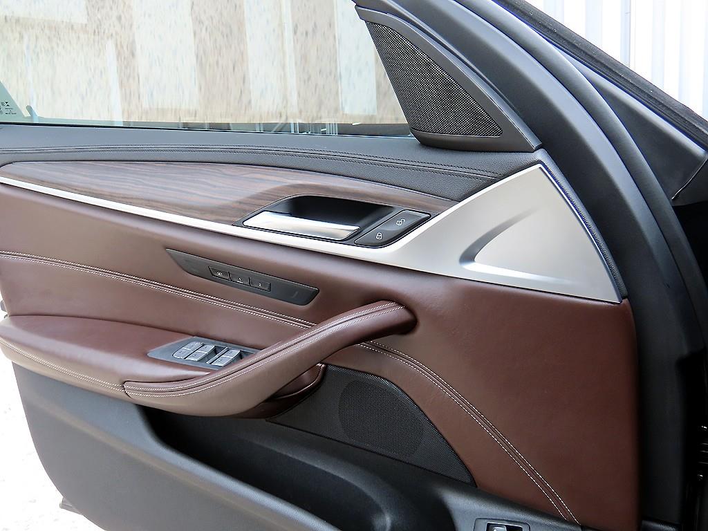 BMW 5-Series — photo 12