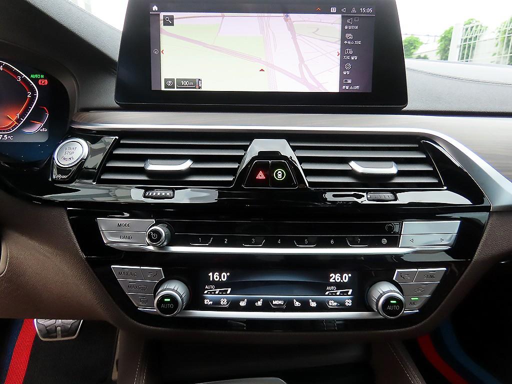BMW 5-Series — photo 13