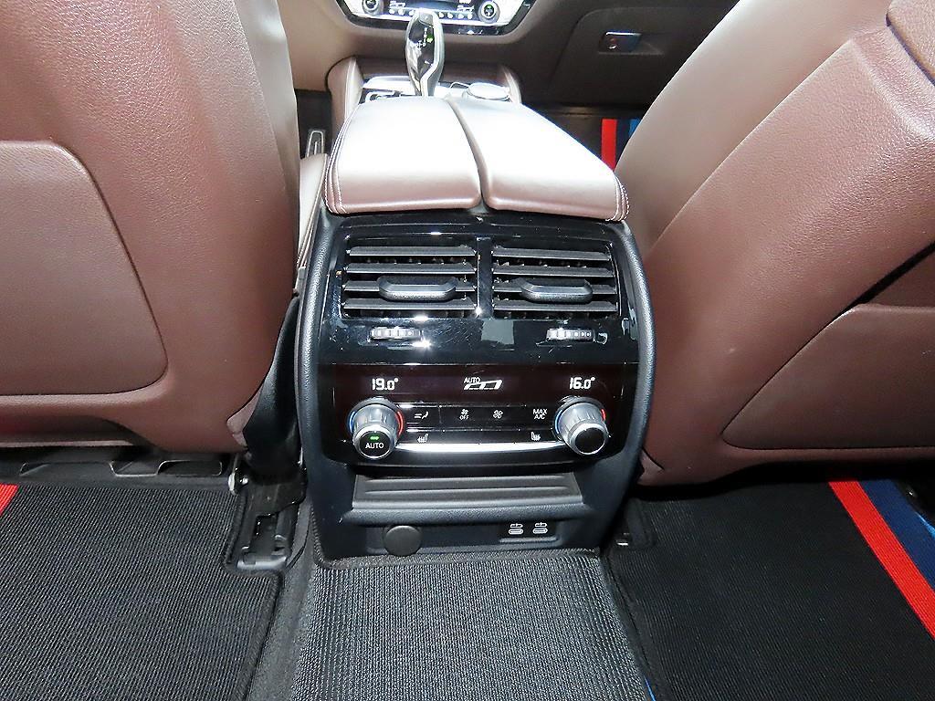BMW 5-Series — photo 16