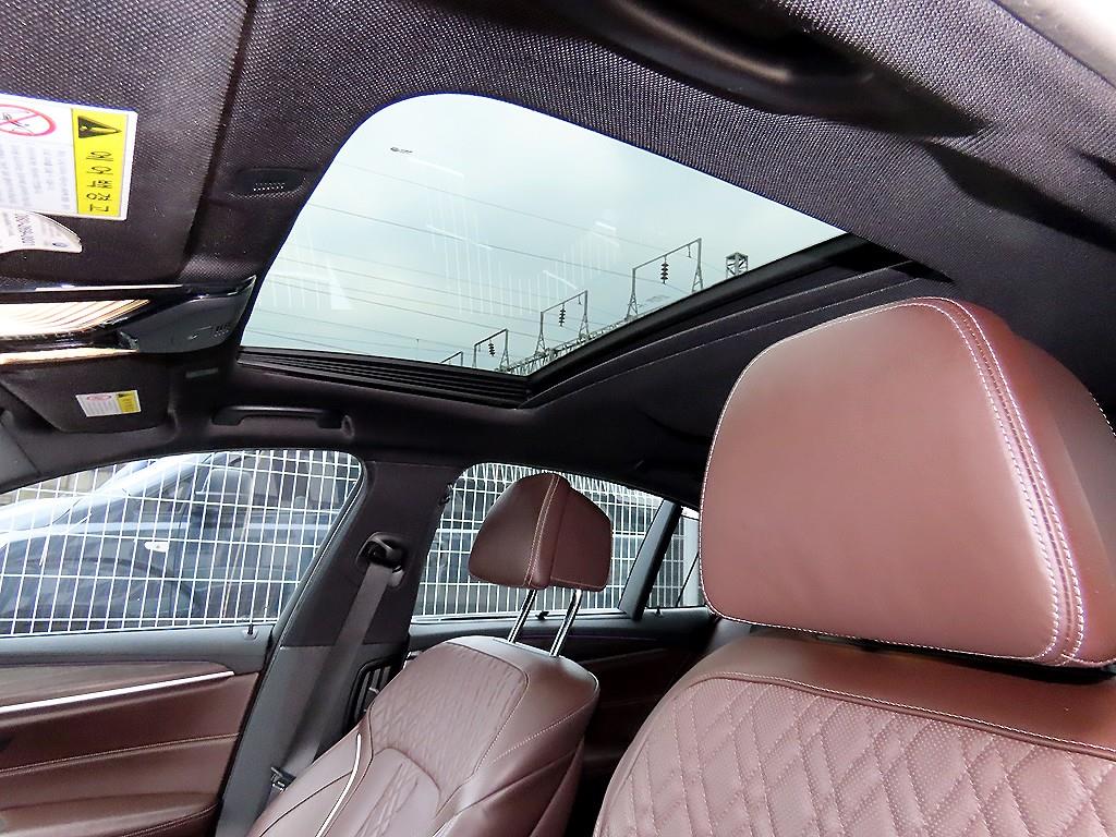 BMW 5-Series — photo 17