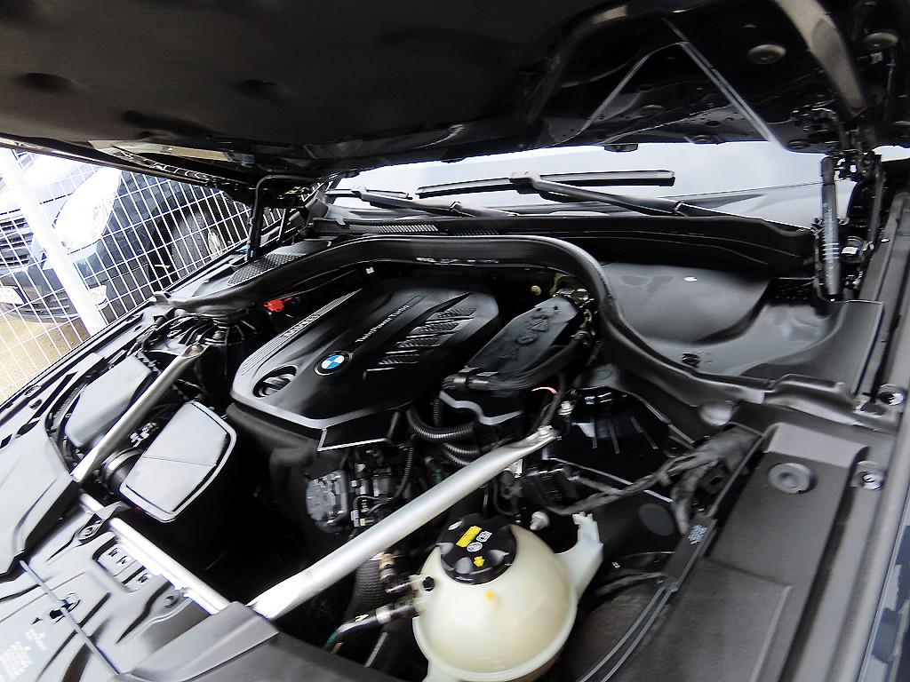BMW 5-Series — photo 19