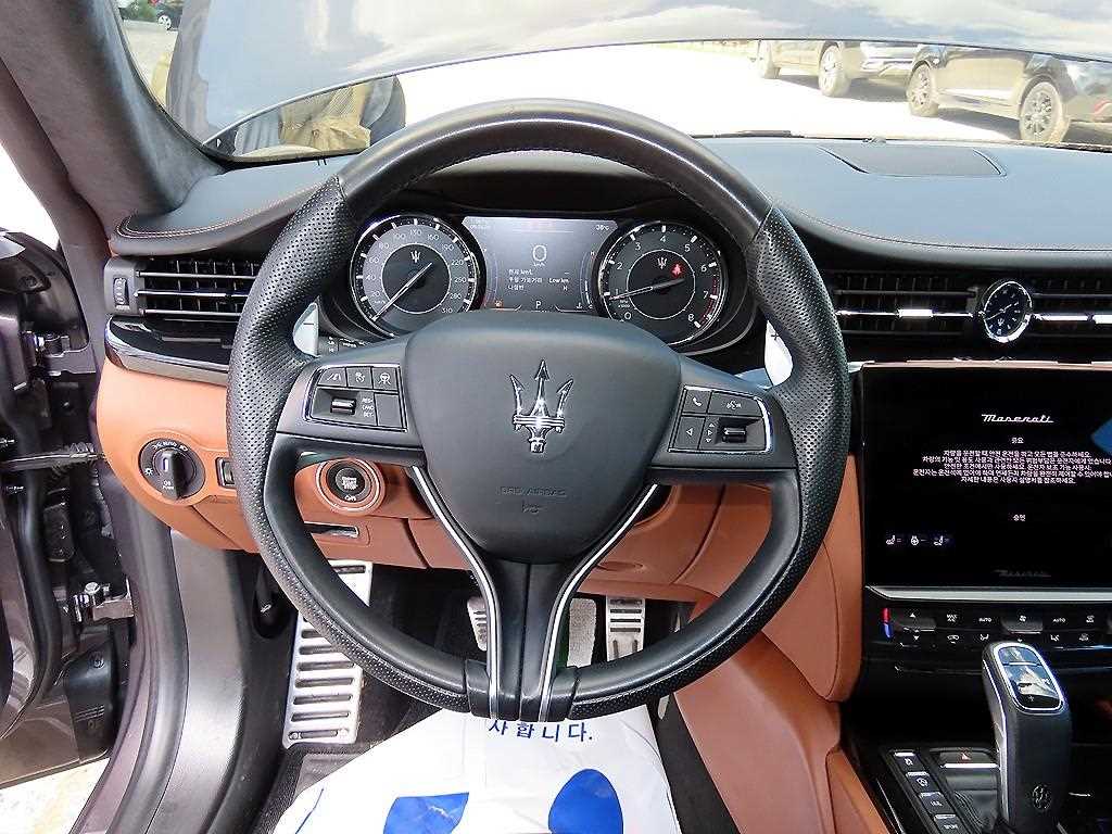Maserati Quattroporte — photo 08