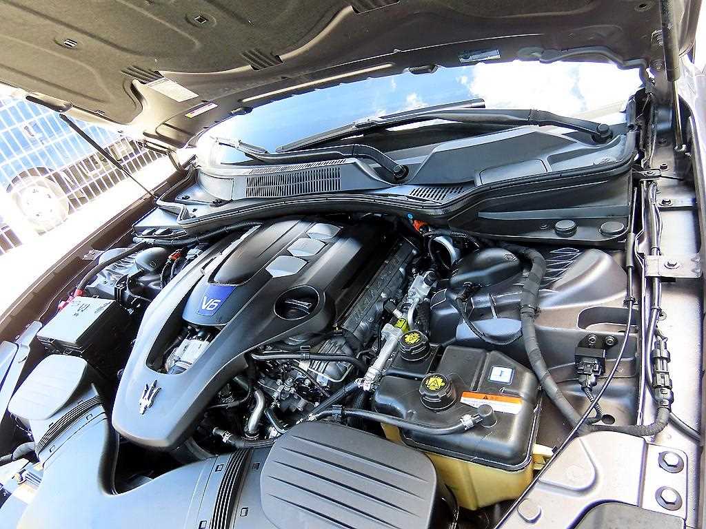Maserati Quattroporte — photo 19