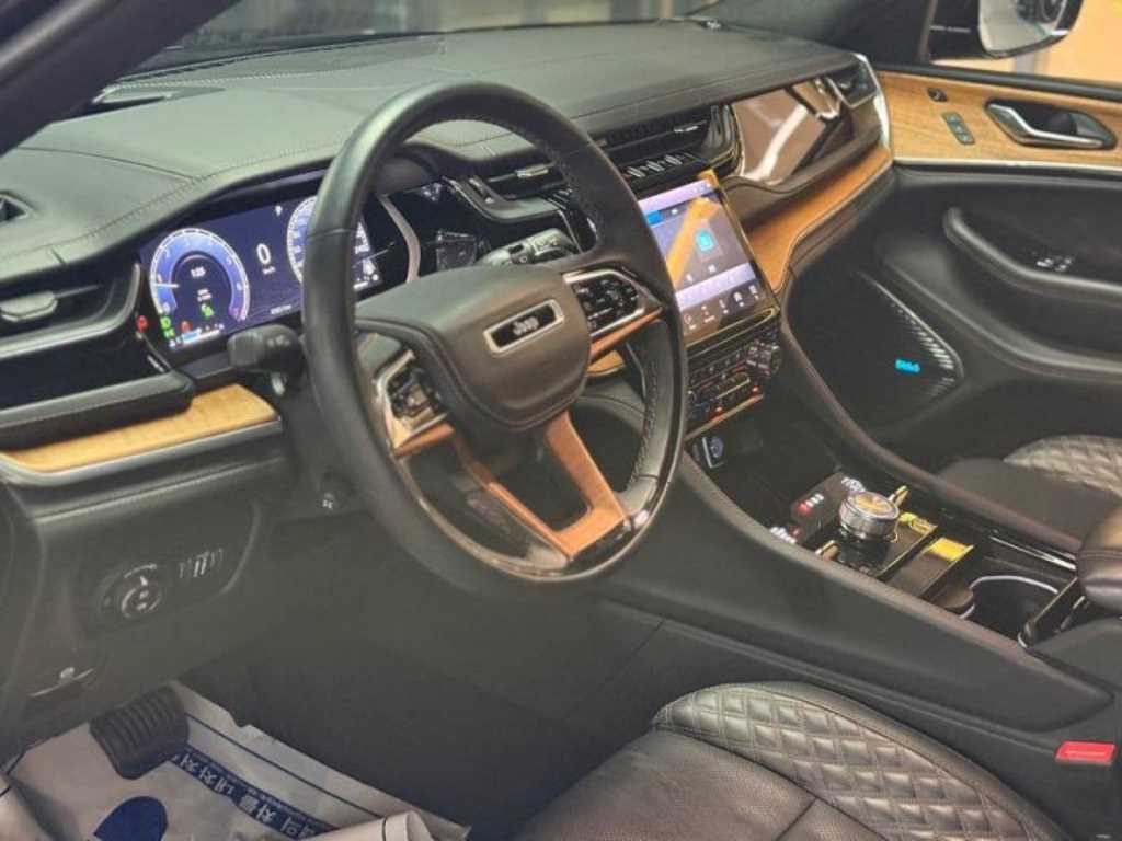 Jeep Cherokee — photo 08