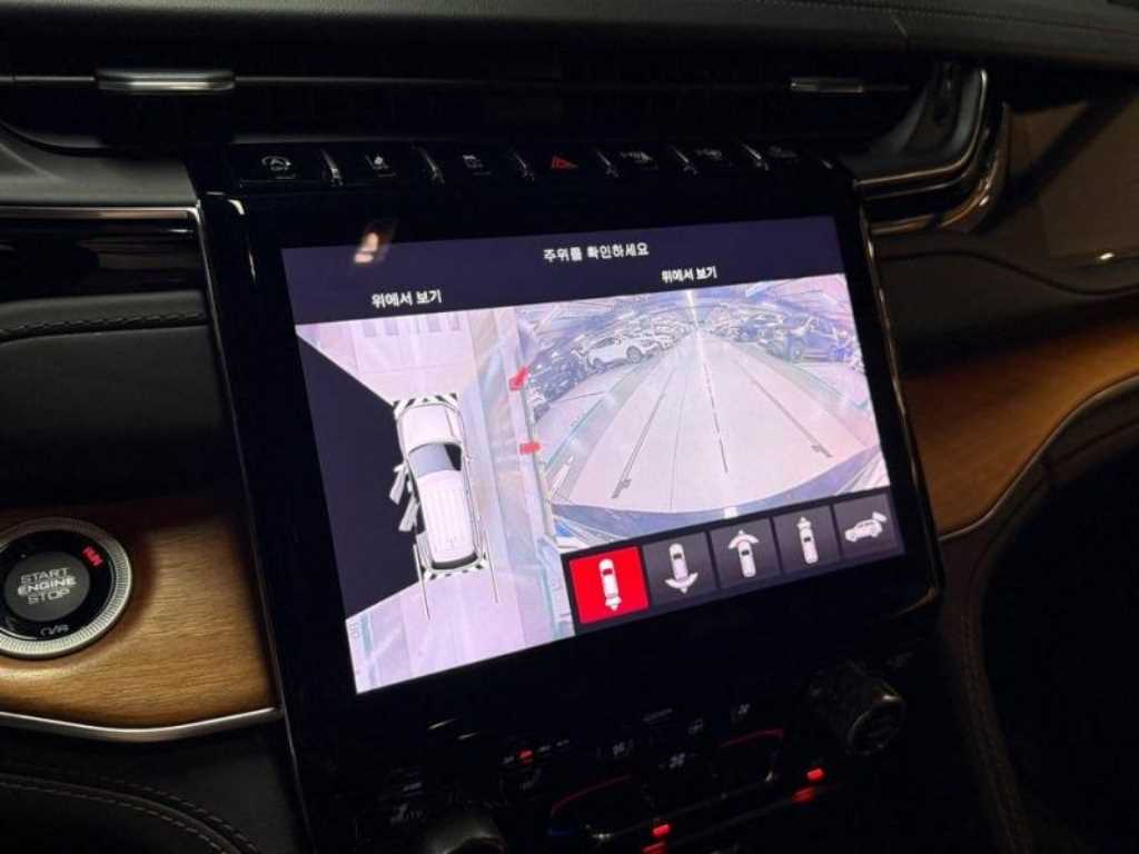 Jeep Cherokee — photo 11
