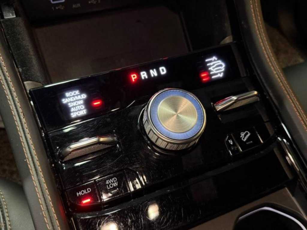 Jeep Cherokee — photo 12