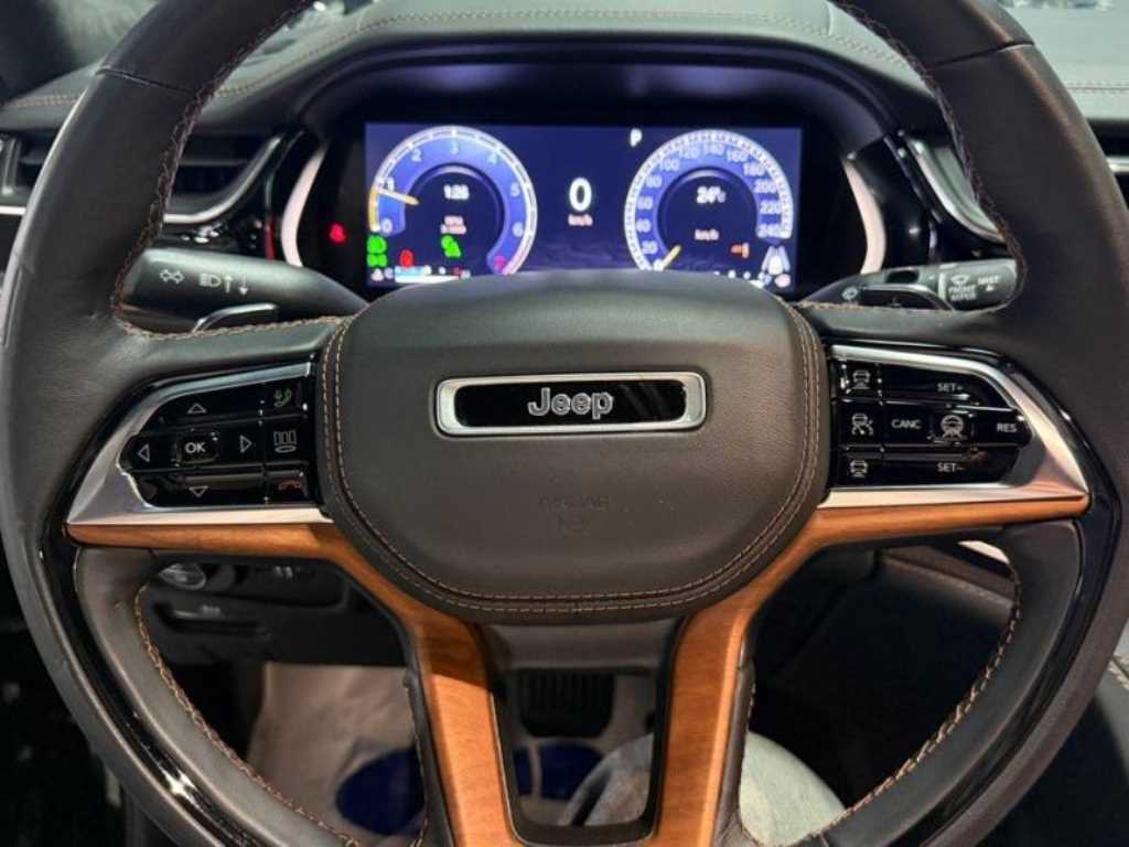 Jeep Cherokee — photo 13