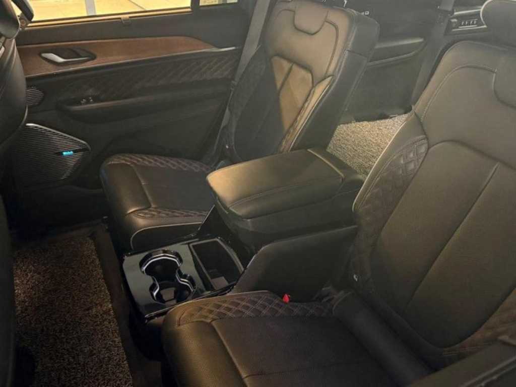 Jeep Cherokee — photo 15