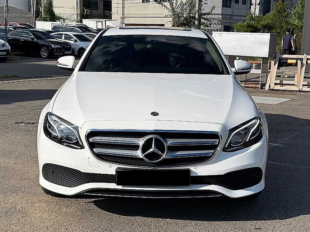 Mercedes-Benz E-Class — photo 01