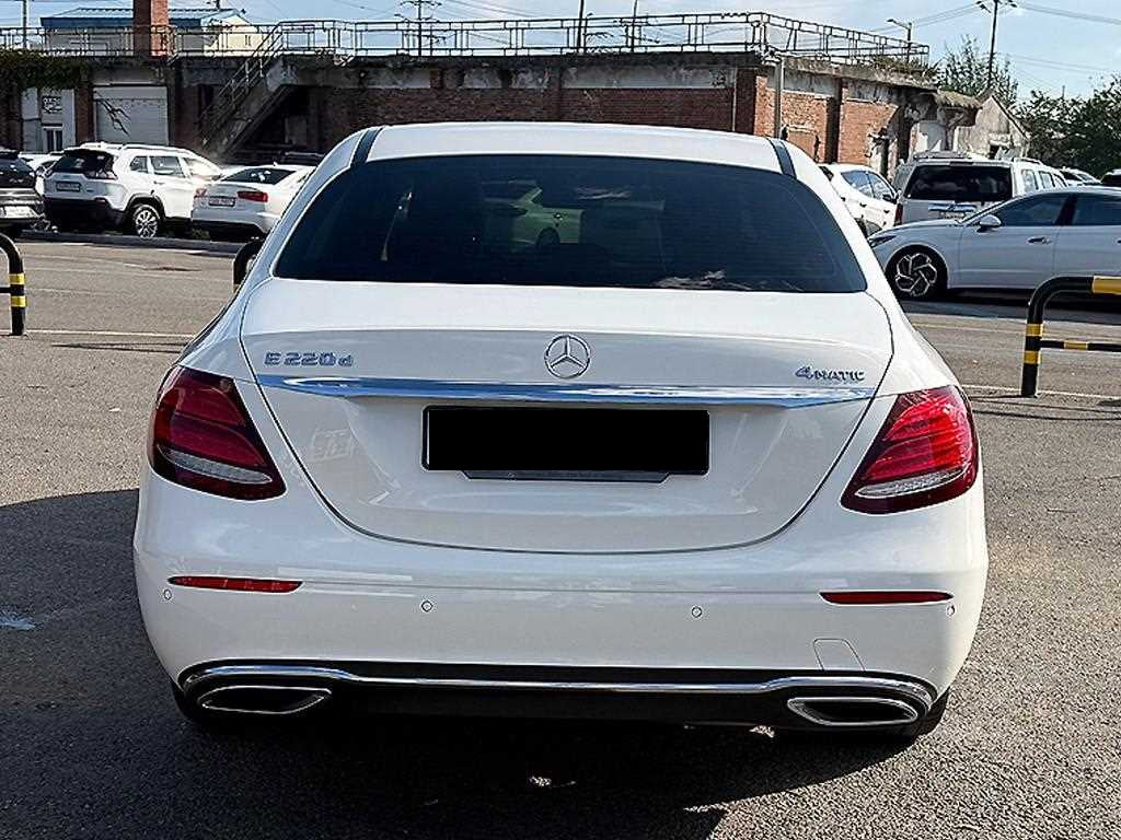 Mercedes-Benz E-Class — photo 03