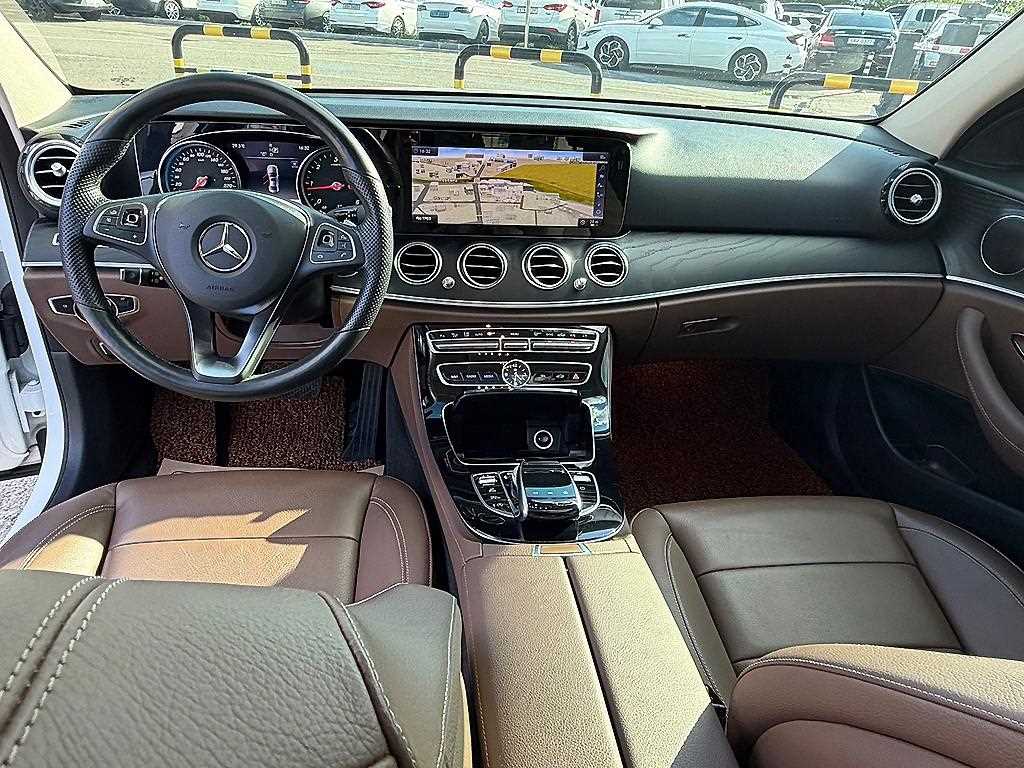 Mercedes-Benz E-Class — photo 05