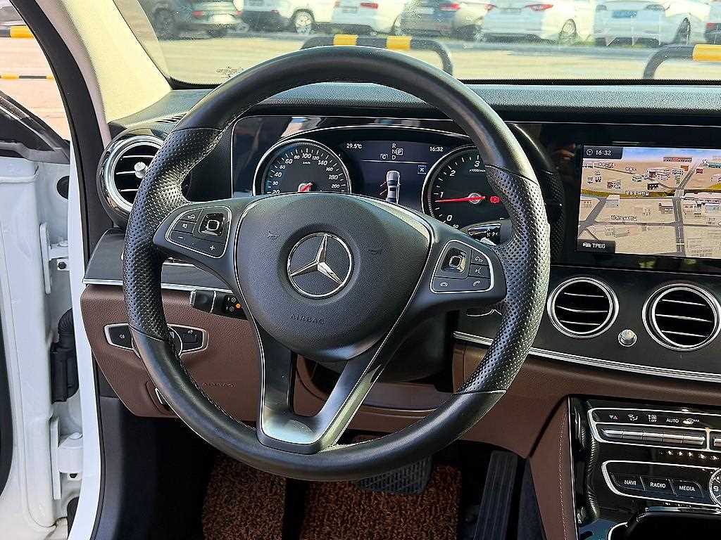 Mercedes-Benz E-Class — photo 08