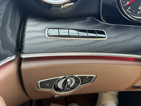 Mercedes-Benz E-Class — photo 13