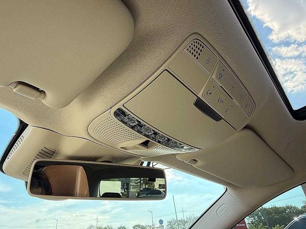 Mercedes-Benz E-Class — photo 15