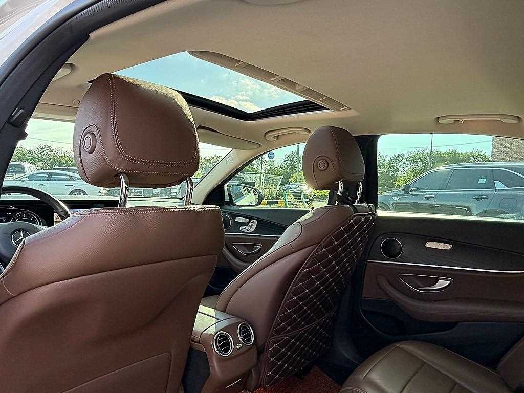 Mercedes-Benz E-Class — photo 16