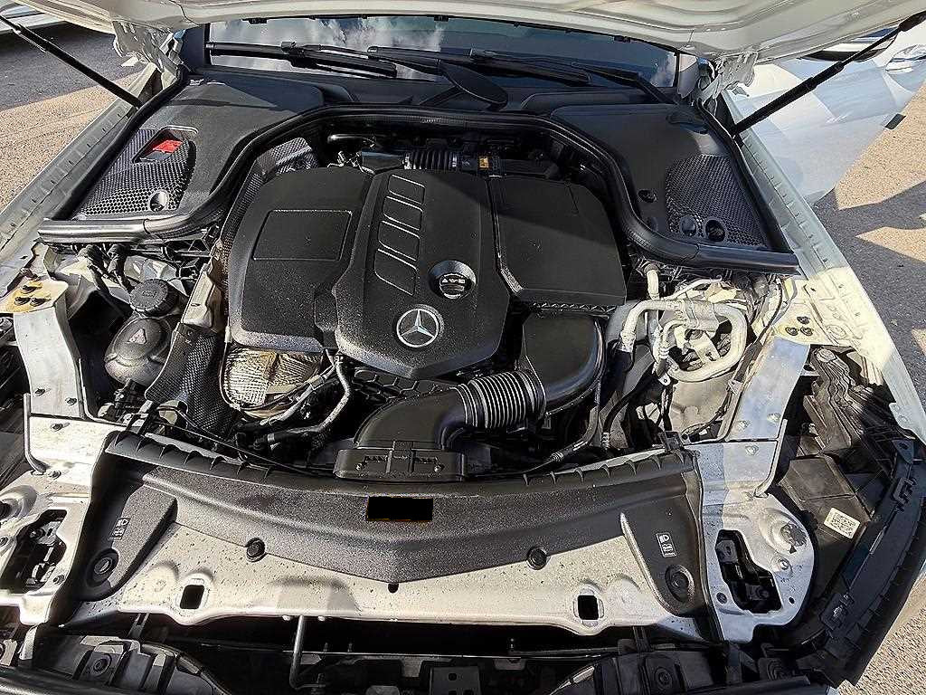 Mercedes-Benz E-Class — photo 19