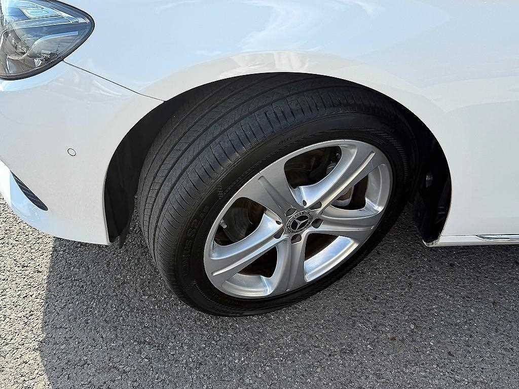 Mercedes-Benz E-Class — photo 20