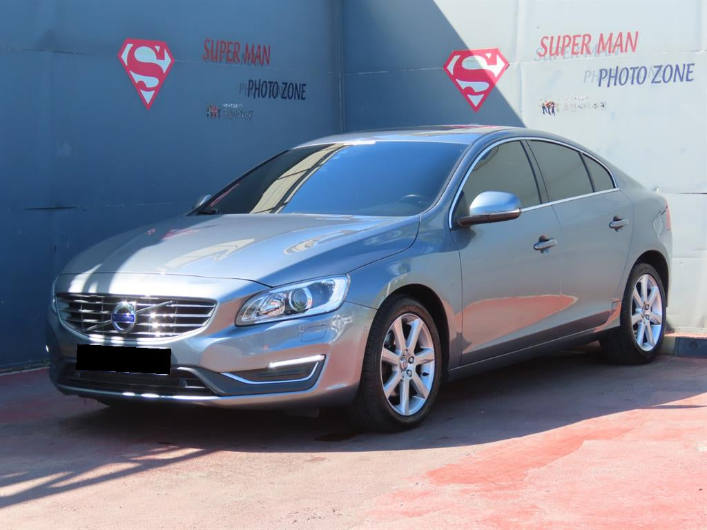 Volvo S60 — photo 01