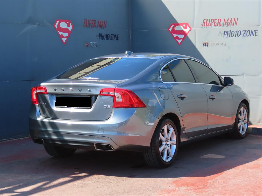 Volvo S60 — photo 03