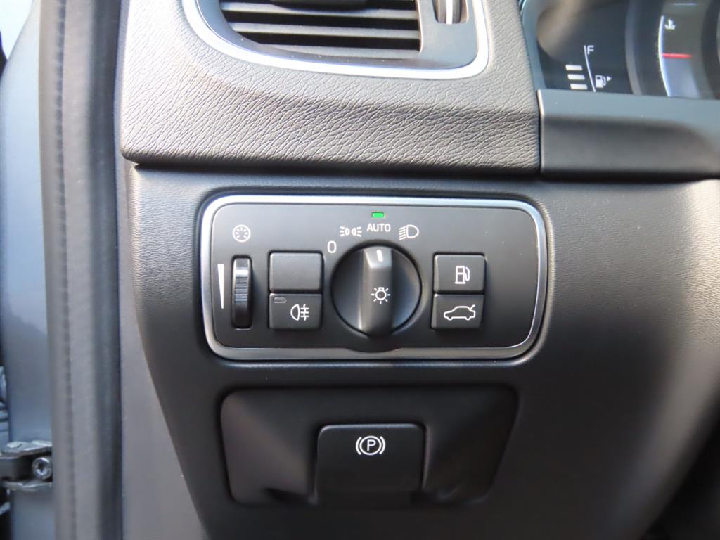 Volvo S60 — photo 13