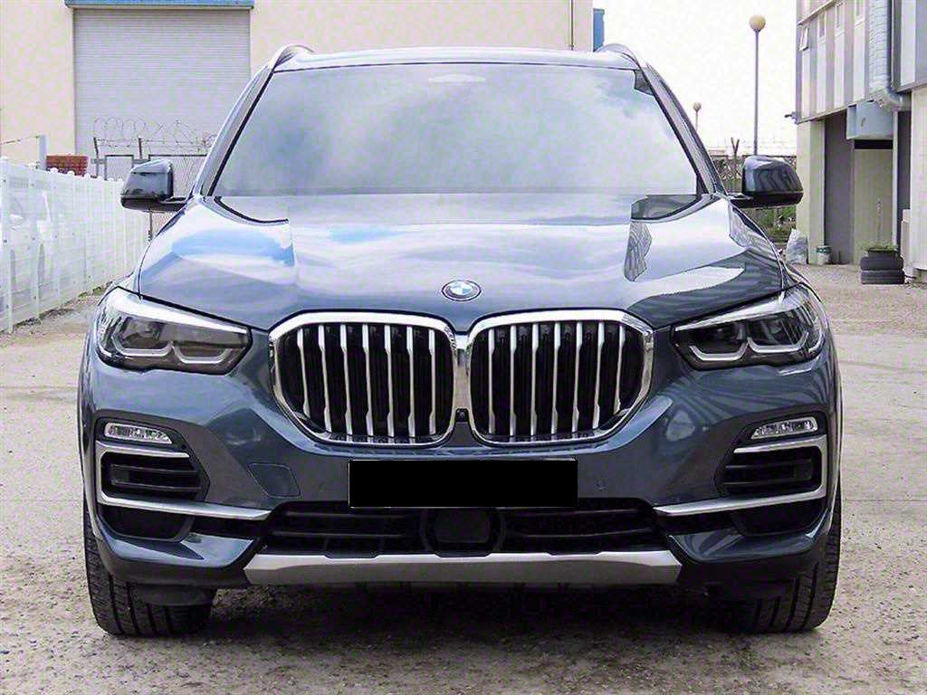 BMW X5 — photo 01