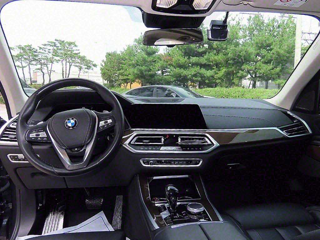 BMW X5 — photo 07