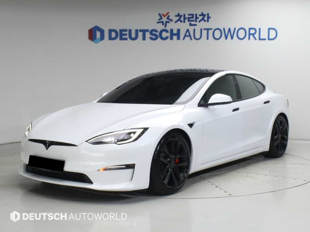 Tesla Model S — photo 01