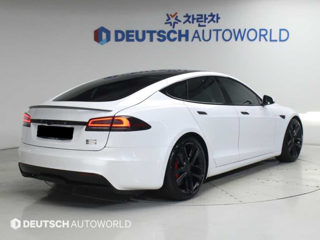 Tesla Model S — photo 02