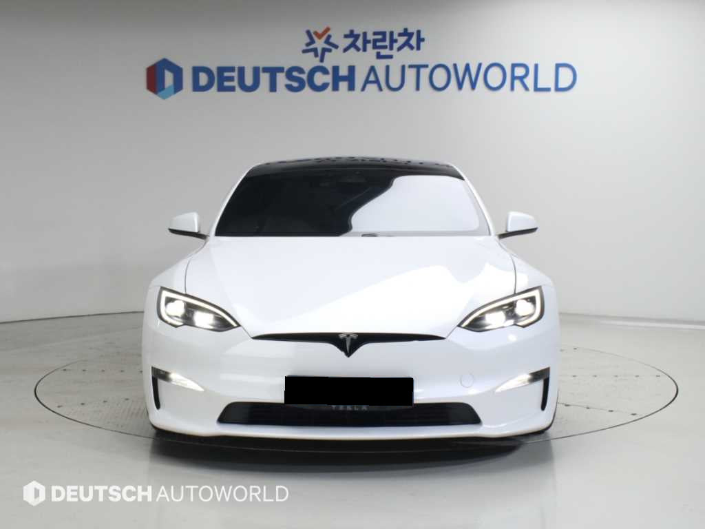 Tesla Model S — photo 03
