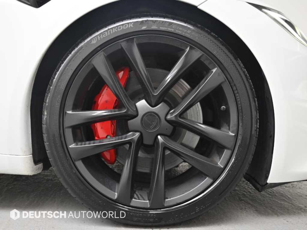 Tesla Model S — photo 05