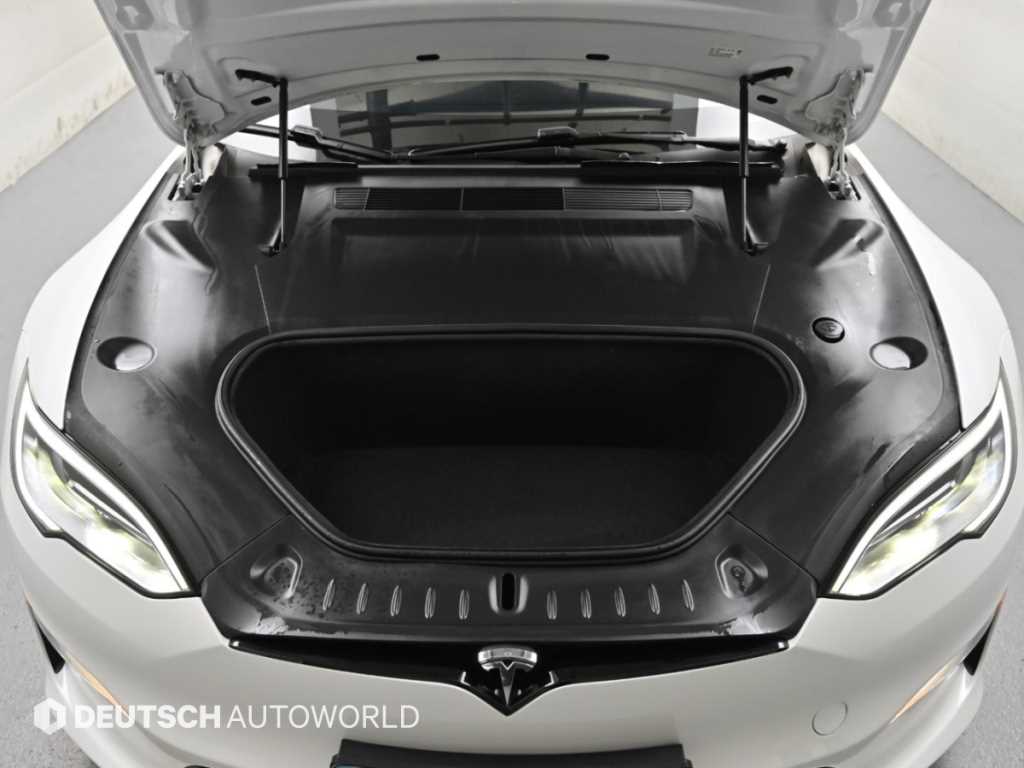 Tesla Model S — photo 06
