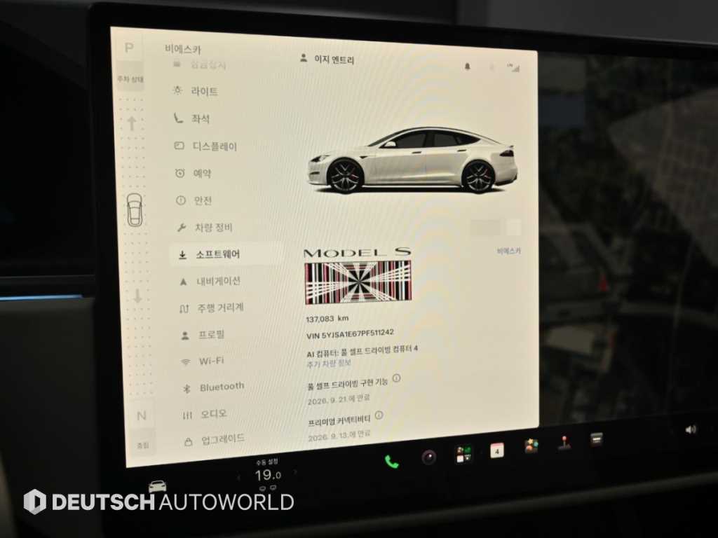 Tesla Model S — photo 08