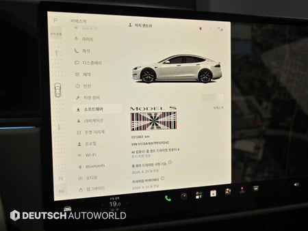 Tesla Model S — photo 08