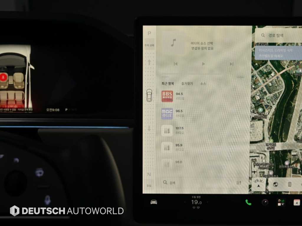 Tesla Model S — photo 09