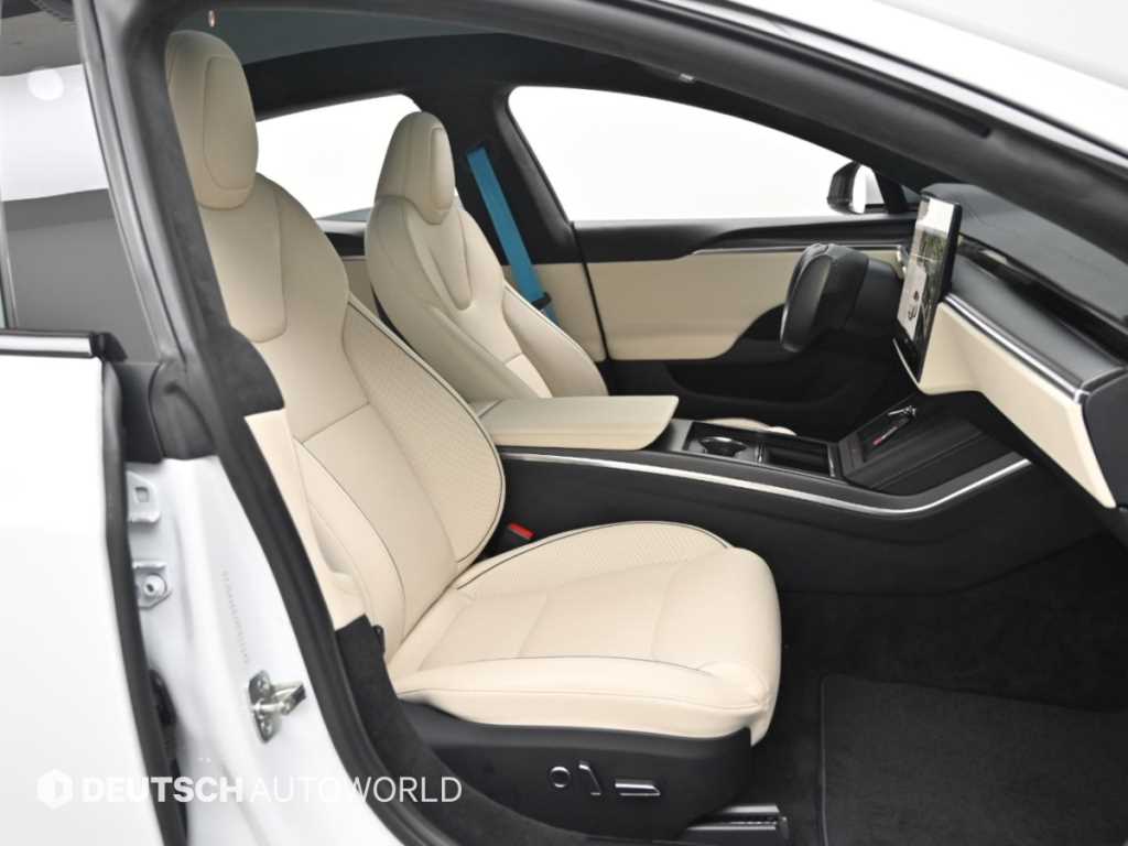 Tesla Model S — photo 10