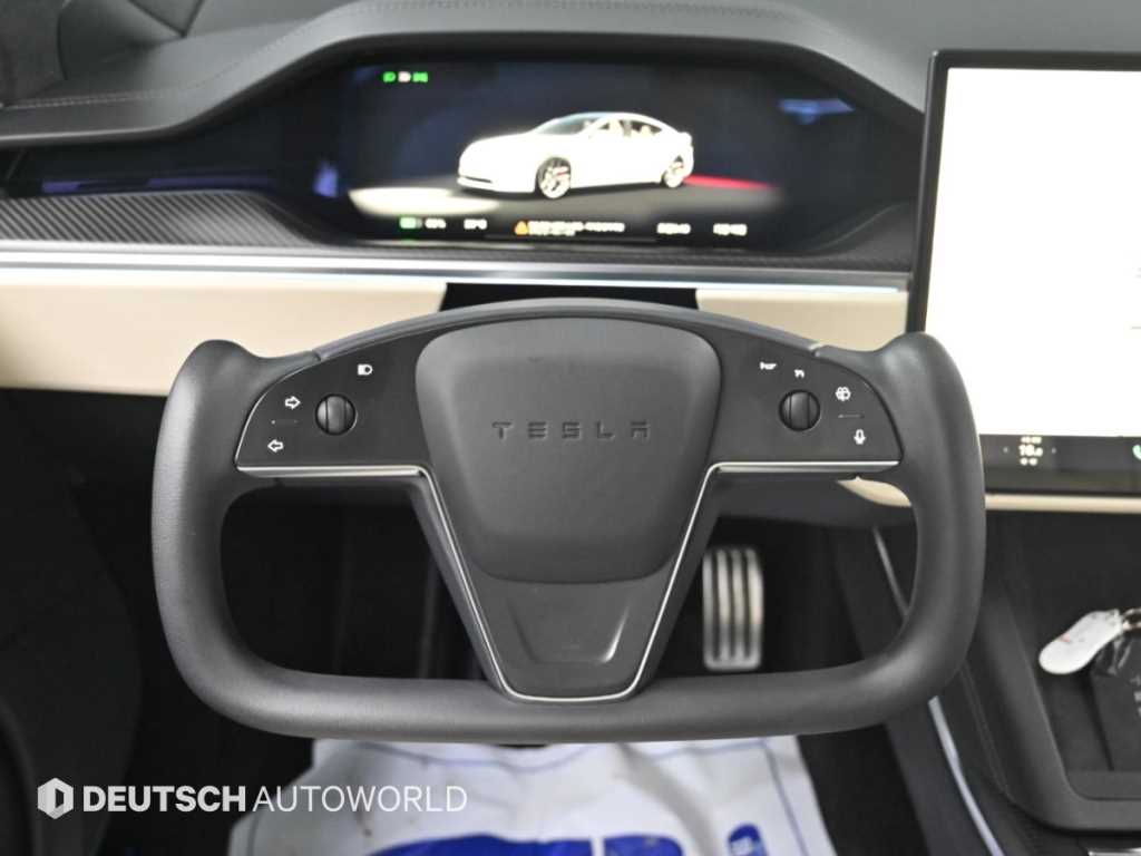 Tesla Model S — photo 13