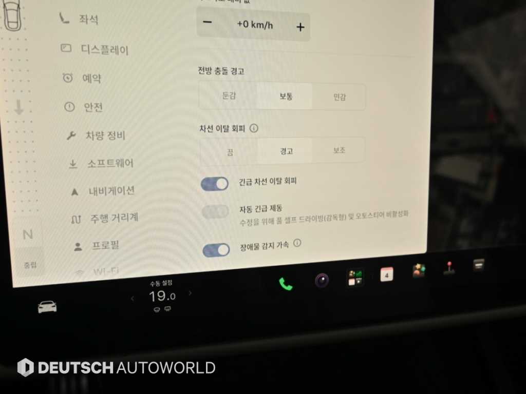 Tesla Model S — photo 17
