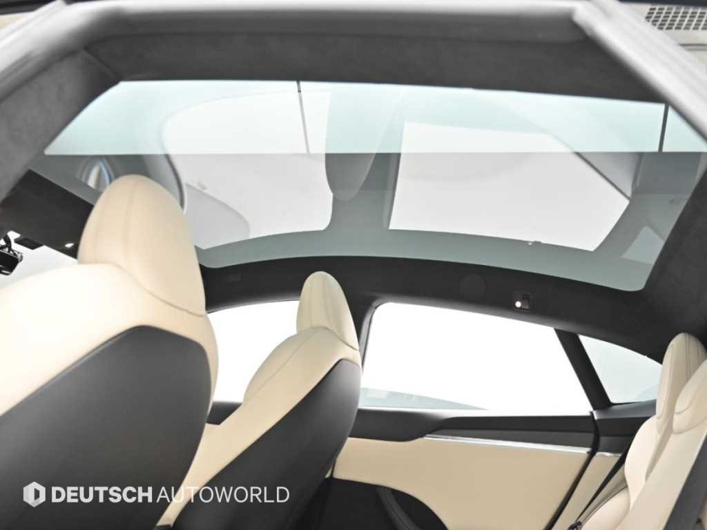 Tesla Model S — photo 18