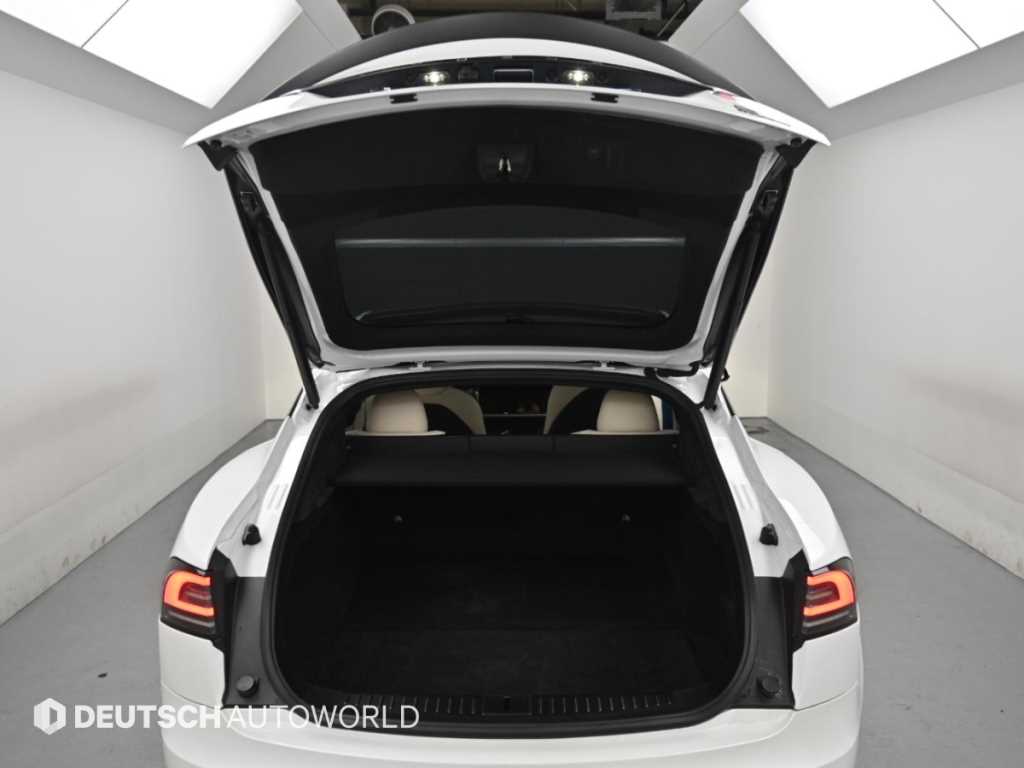 Tesla Model S — photo 19