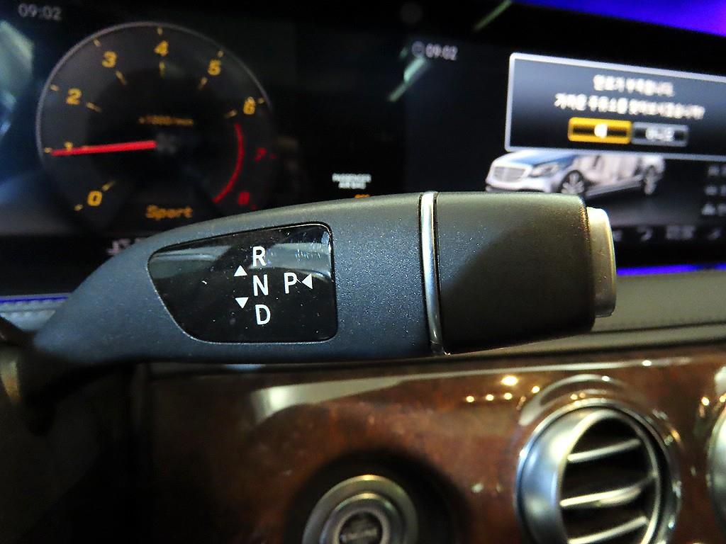 Mercedes-Benz S-Class — photo 12