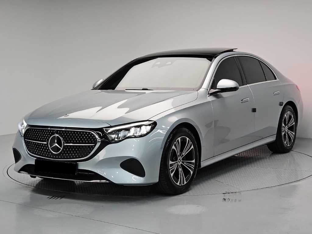 Mercedes-Benz E-Class — photo 01